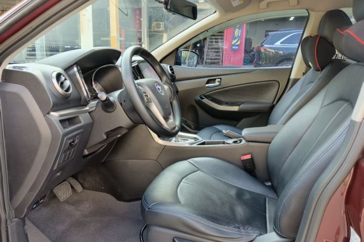 Used Venucia T70 2016 2.0L CVT Smart Choice Edition Interior 4