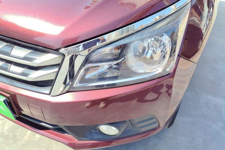 Used Venucia T70 2016 2.0L CVT Smart Choice Edition Left Front Headlight