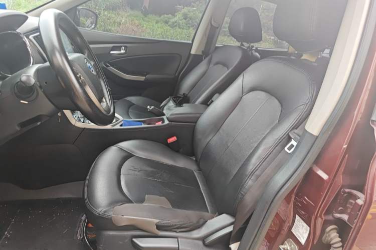 Used Venucia T70 2016 2.0L CVT Smart Choice Edition Left Front Seat
