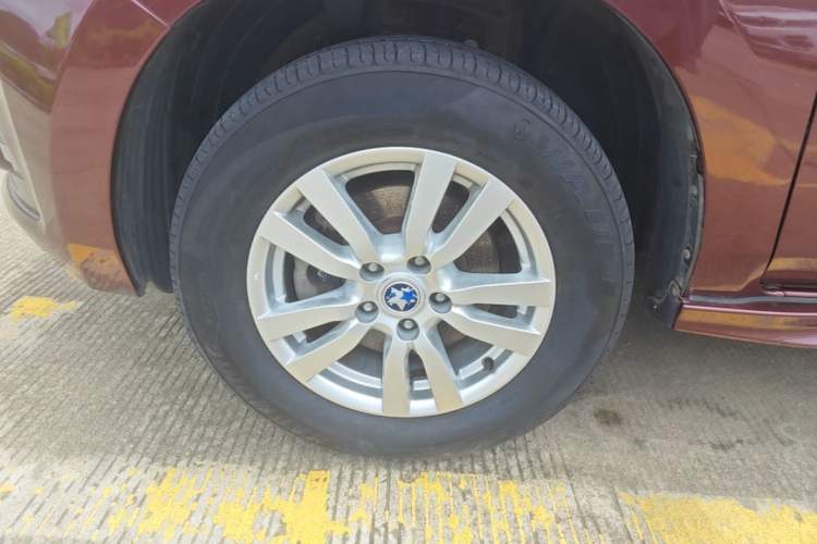 Used Venucia T70 2016 2.0L CVT Smart Choice Edition Left Front Wheel Hub