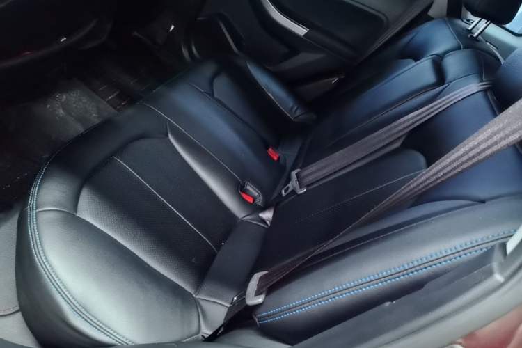 Used Venucia T70 2016 2.0L CVT Smart Choice Edition Left Rear Seat