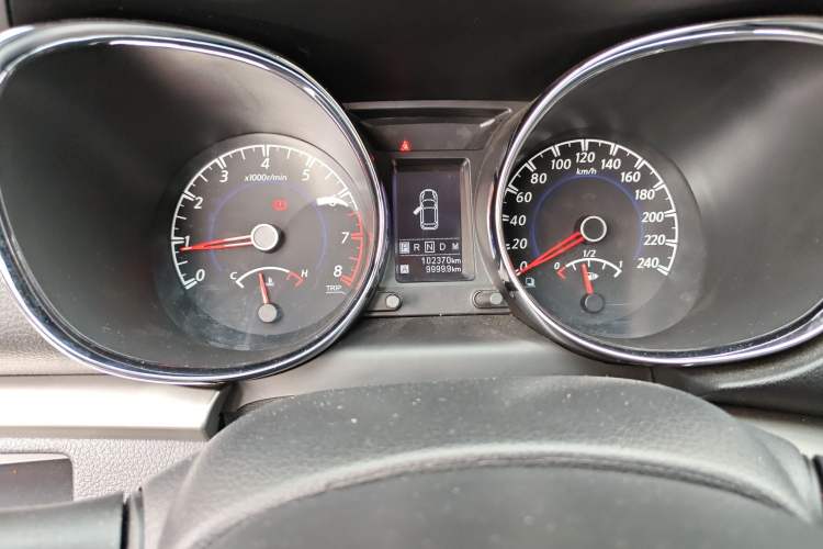 Used Venucia T70 2016 2.0L CVT Smart Edition Odometer Close Up