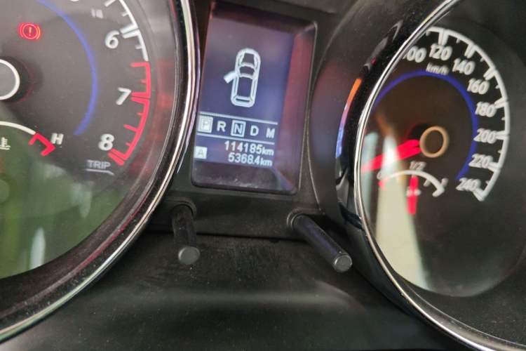 Used Venucia T70 2016 2.0L CVT Smart Choice Edition Odometer Close Up