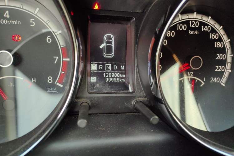 Used Venucia T70 2016 2.0L CVT Smart Choice Edition Odometer Close Up