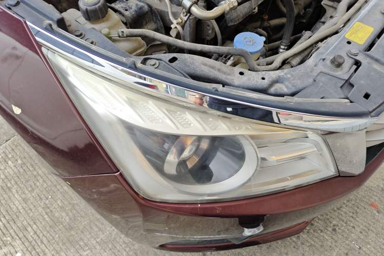 Used Venucia T70 2016 2.0L CVT Smart Edition Right Front Headlight