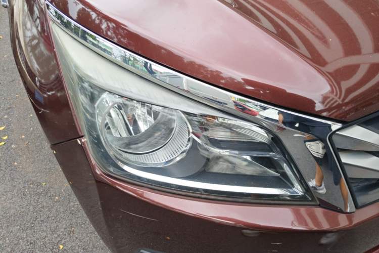 Used Venucia T70 2016 2.0L CVT Smart Choice Edition Right Front Headlight