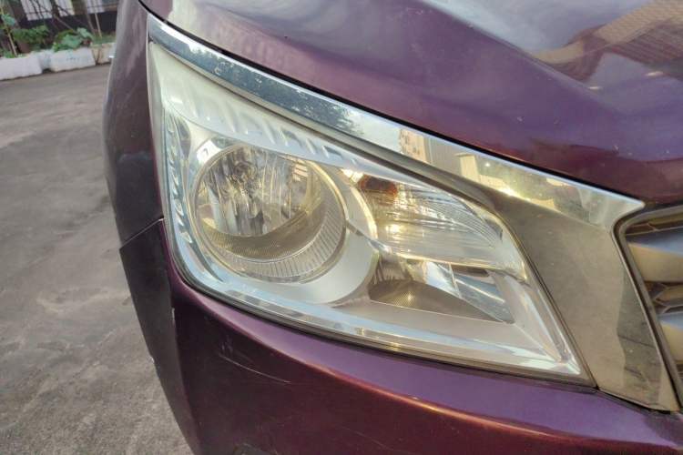 Used Venucia T70 2016 2.0L CVT Smart Choice Edition Right Front Headlight