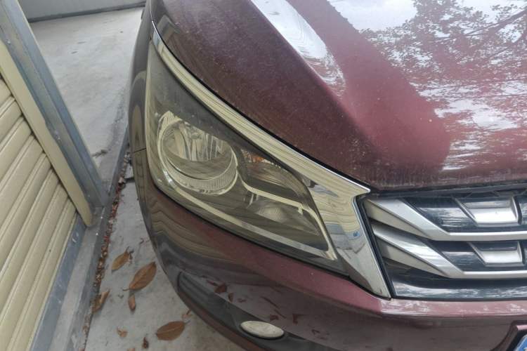 Used Venucia T70 2016 2.0L CVT Smart Choice Edition Right Front Headlight