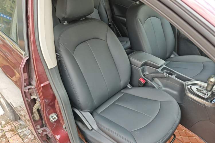 Used Venucia T70 2016 2.0L CVT Smart Choice Edition Right Front Seat