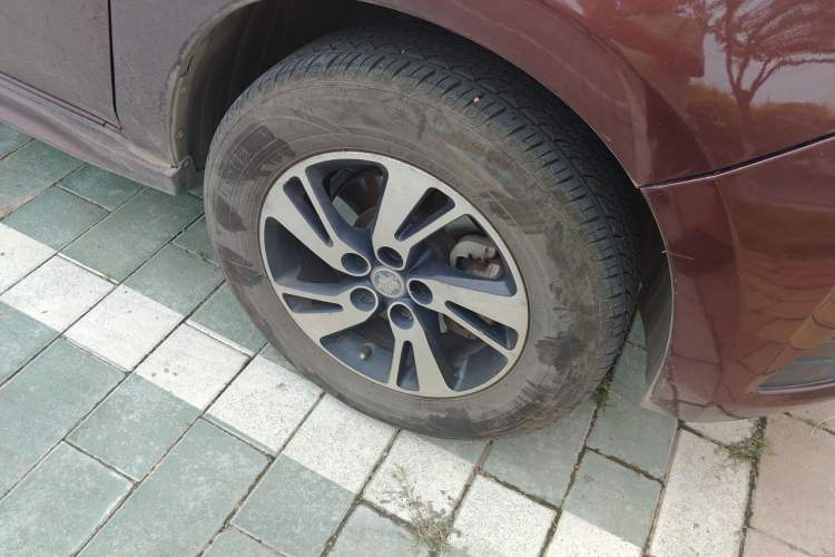 Used Venucia T70 2016 1.6L Manual Ruixing Edition Right Front Wheel Hub