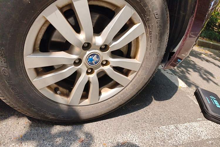 Used Venucia T70 2016 2.0L CVT Smart Choice Edition Right Front Wheel Hub