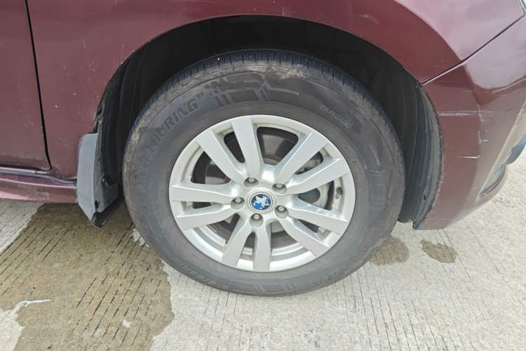 Used Venucia T70 2016 2.0L CVT Smart Choice Edition Right Front Wheel Hub