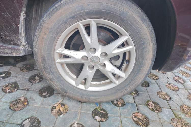 Used Venucia T70 2016 1.6L Manual Ruixing Edition Right Front Wheel Hub