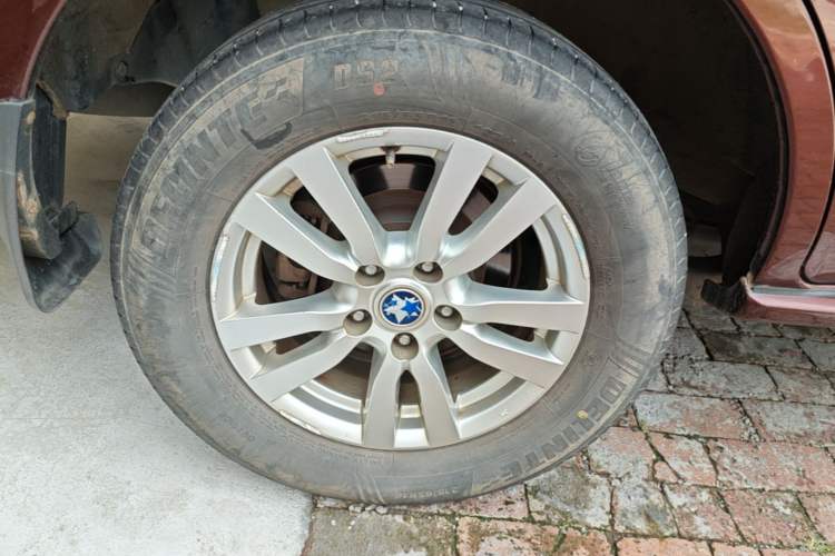 Used Venucia T70 2016 2.0L CVT Smart Choice Edition Right Rear Wheel Hub