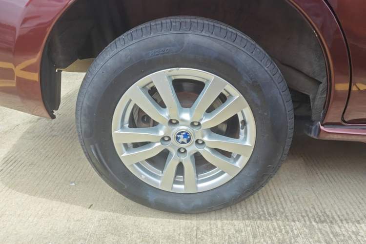 Used Venucia T70 2016 2.0L CVT Smart Choice Edition Right Rear Wheel Hub