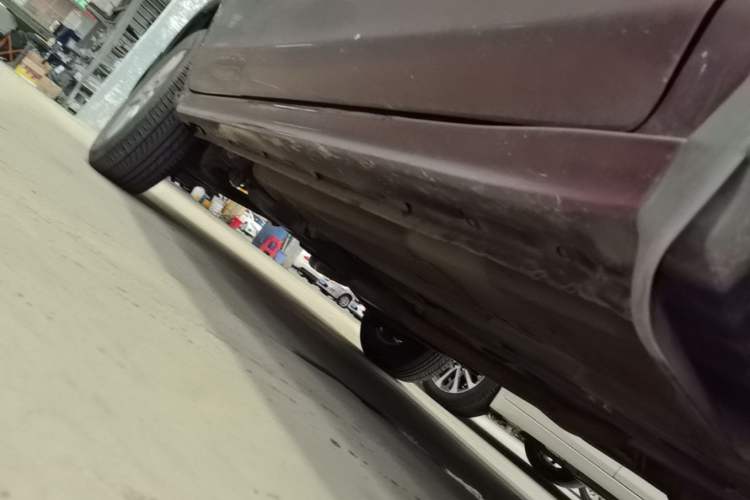 Used Venucia T70 2016 2.0L CVT Smart Choice Edition Right Side Sill