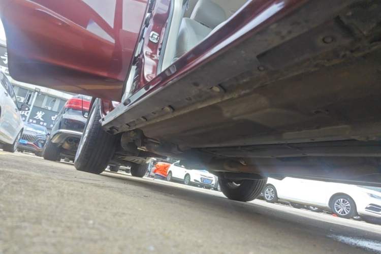 Used Venucia T70 2016 2.0L CVT Smart Choice Edition Right Side Sill