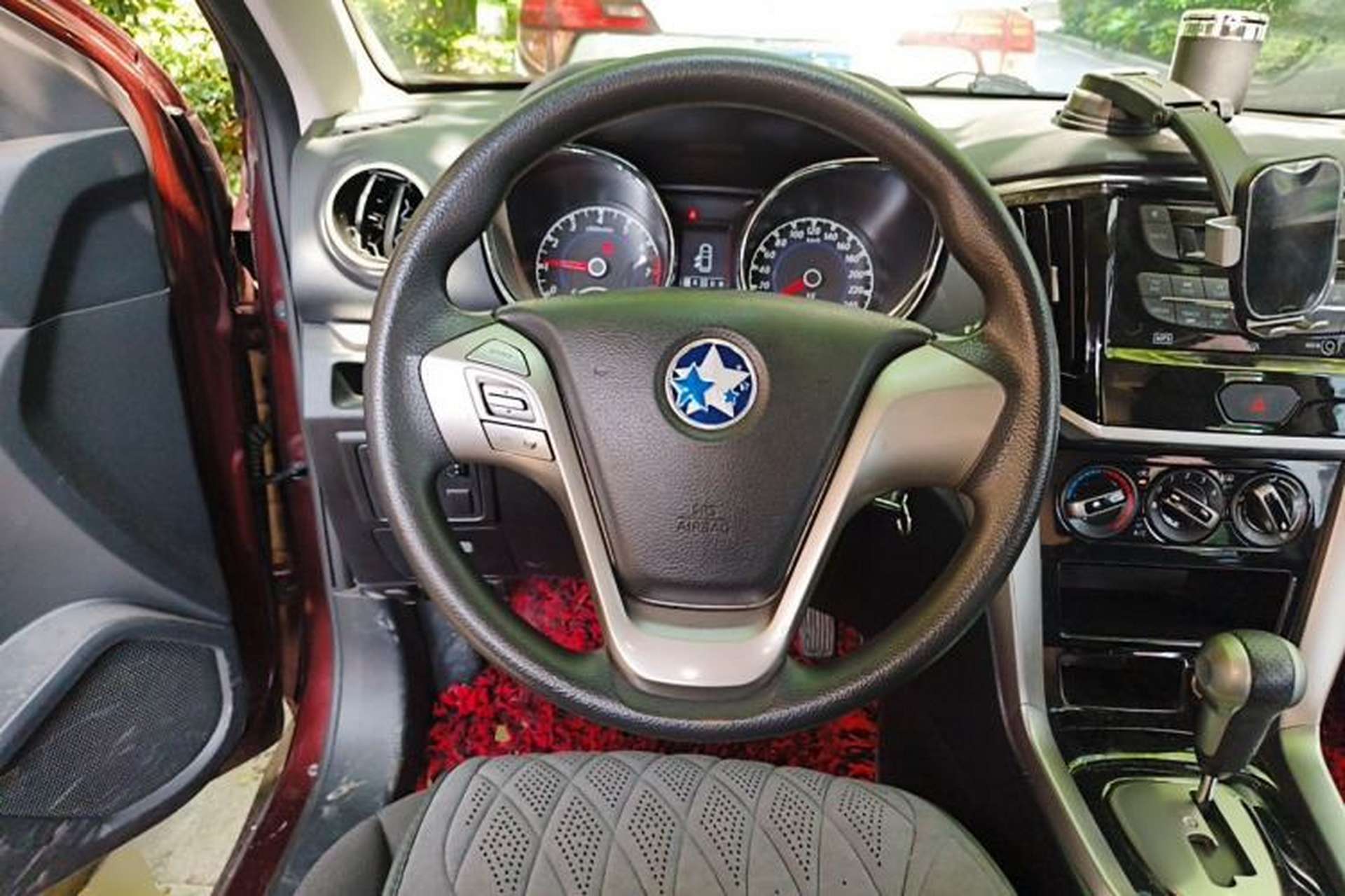 Used Venucia T70 2016 2.0L CVT Smart Choice Edition Steering Wheel