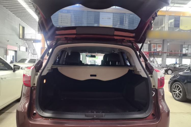 Used Venucia T70 2016 2.0L CVT Smart Choice Edition Trunk