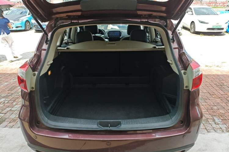 Used Venucia T70 2016 2.0L CVT Smart Choice Edition Trunk