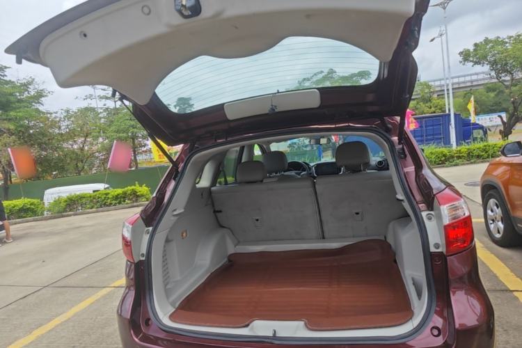 Used Venucia T70 2016 2.0L CVT Smart Choice Edition Trunk