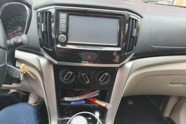 Used Venucia T70 2016 2.0L Manual RuiXiang Edition Audio And AC Panel