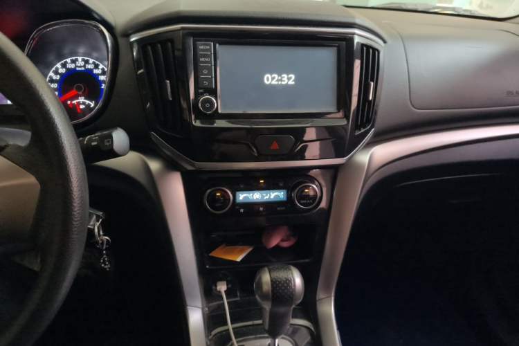 Used Venucia T70 2016 2.0L CVT Smart Edition Audio And AC Panel