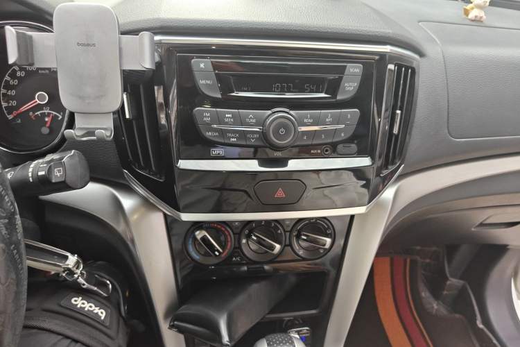 Used Venucia T70 2016 2.0L CVT Smart Choice Edition Audio And AC Panel