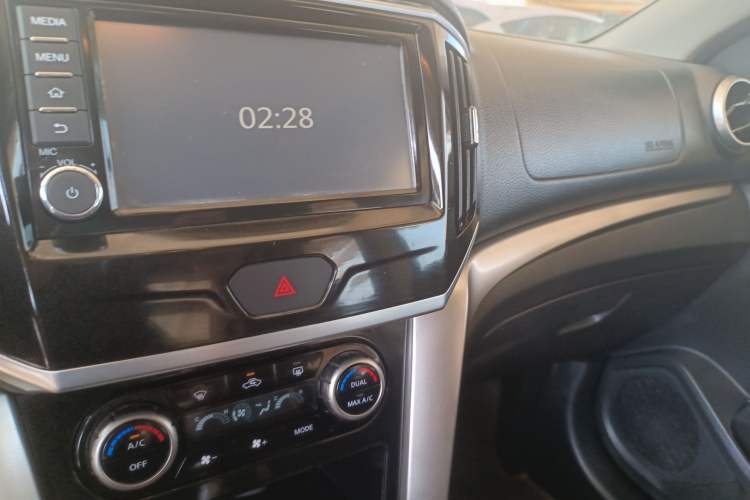 Used Venucia T70 2016 2.0L CVT Smart Edition Audio And AC Panel