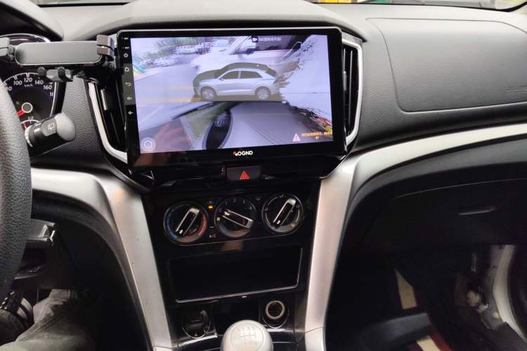Used Venucia T70 2016 2.0L Manual RuiXiang Edition Audio And AC Panel