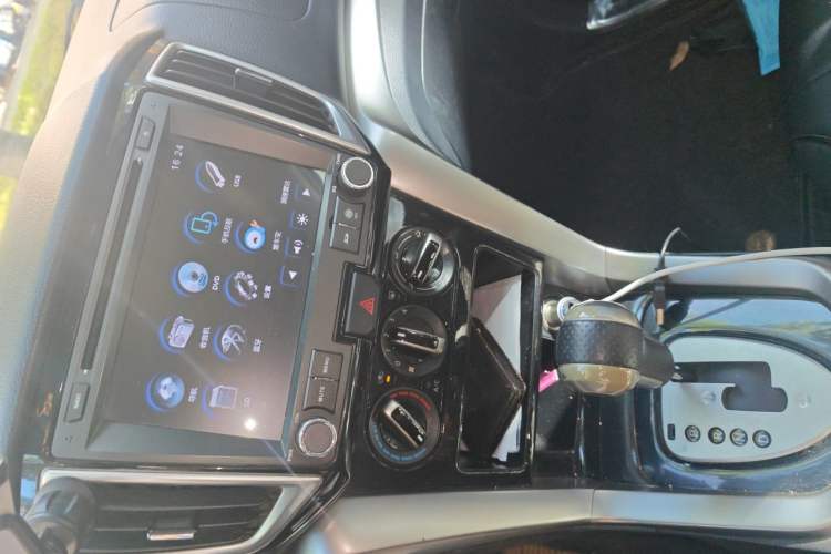 Used Venucia T70 2016 2.0L CVT Smart Choice Edition Audio And AC Panel