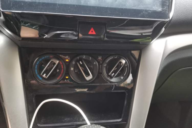 Used Venucia T70 2016 2.0L CVT Smart Choice Edition Audio And AC Panel