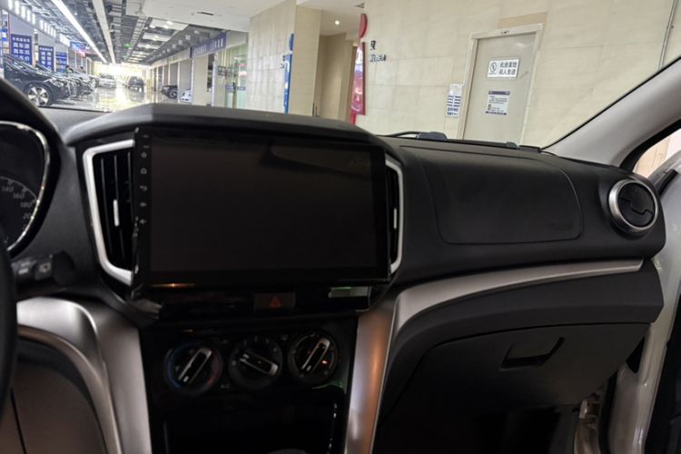 Used Venucia T70 2016 2.0L CVT Smart Choice Edition Audio And AC Panel