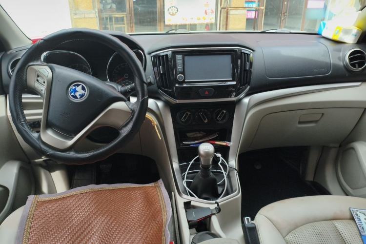 Used Venucia T70 2016 2.0L Manual RuiXiang Edition Center Console