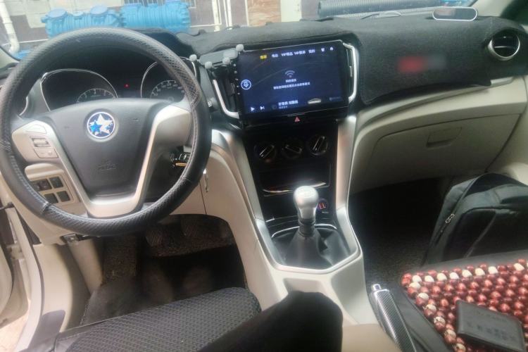Used Venucia T70 2016 2.0L Manual RuiQu Version Center Console