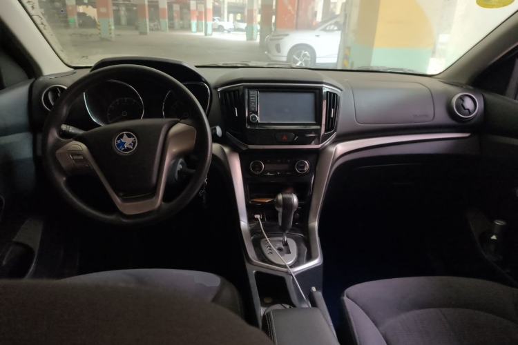 Used Venucia T70 2016 2.0L CVT Smart Edition Center Console