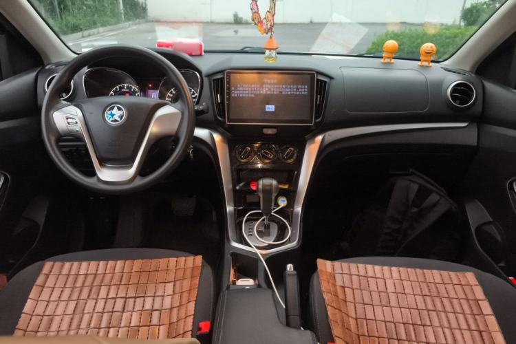 Used Venucia T70 2016 2.0L CVT Smart Choice Edition Center Console