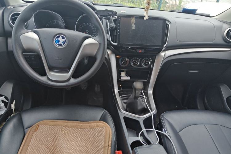 Used Venucia T70 2016 1.6L Manual Ruixing Edition Center Console