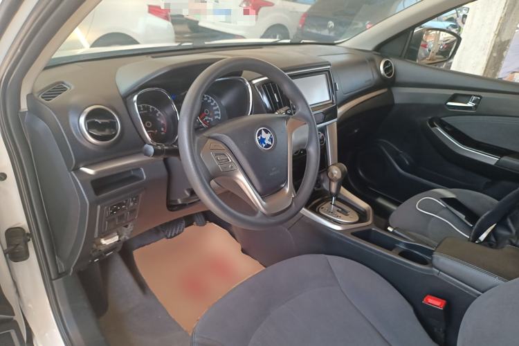 Used Venucia T70 2016 2.0L CVT Smart Edition Center Console
