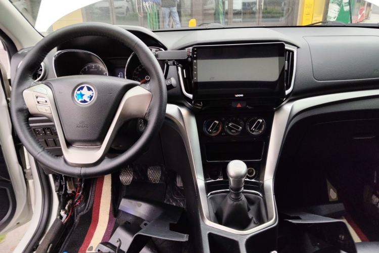 Used Venucia T70 2016 2.0L Manual RuiXiang Edition Center Console