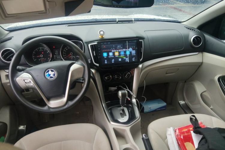 Used Venucia T70 2016 2.0L CVT Smart Choice Edition Center Console