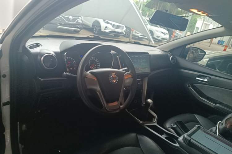 Used Venucia T70 2016 1.6L Manual Ruixing Edition Center Console
