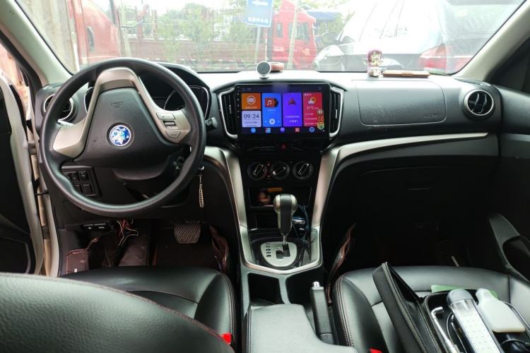 Used Venucia T70 2016 2.0L CVT Smart Choice Edition Center Console