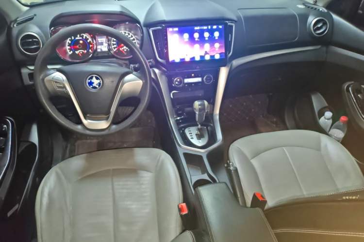 Used Venucia T70 2016 2.0L CVT Smart Edition Center Console