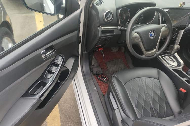 Used Venucia T70 2016 2.0L CVT Smart Choice Edition Driver Seat