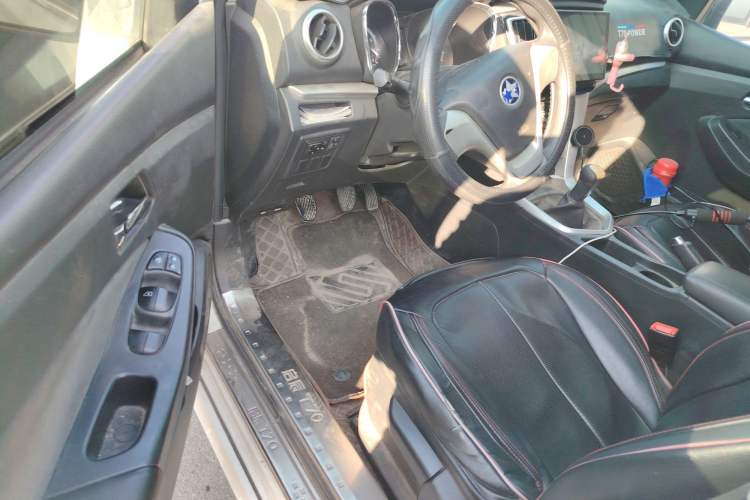 Used Venucia T70 2016 1.6L Manual Ruixing Edition Driver Seat