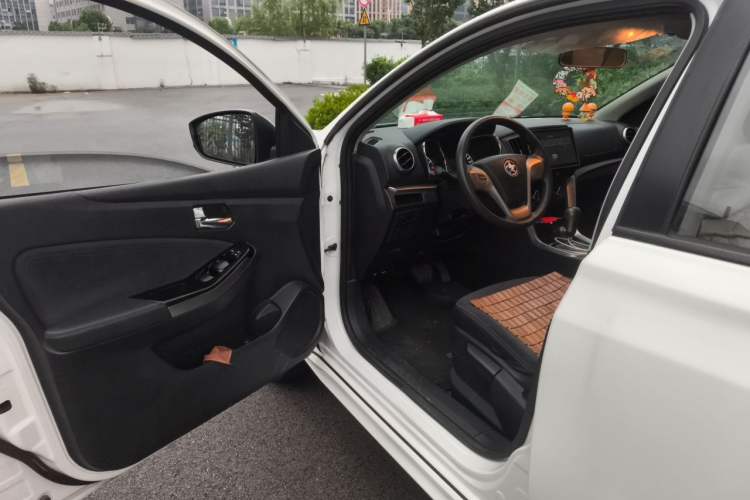 Used Venucia T70 2016 2.0L CVT Smart Choice Edition Driver Seat