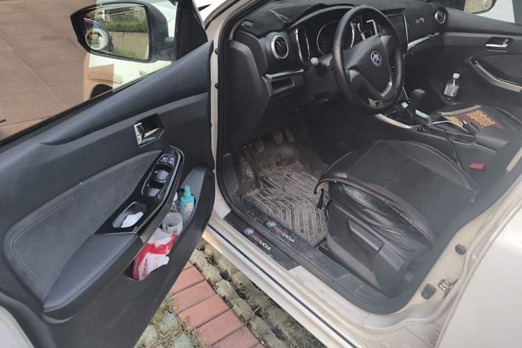 Used Venucia T70 2016 1.6L Manual Ruixing Edition Driver Seat