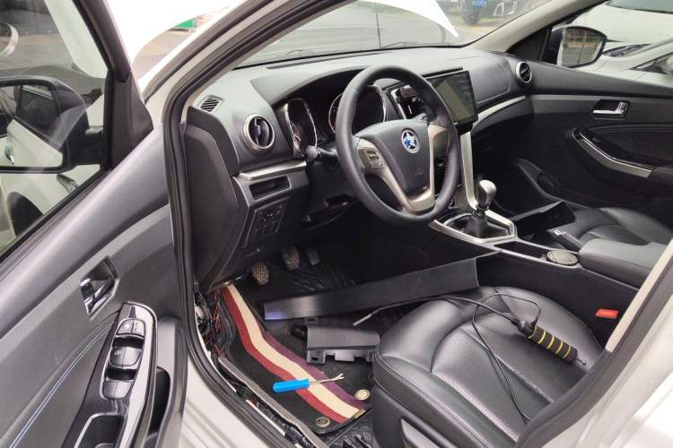 Used Venucia T70 2016 2.0L Manual RuiXiang Edition Driver Seat