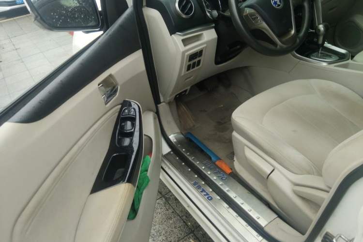 Used Venucia T70 2016 2.0L CVT Smart Choice Edition Driver Seat